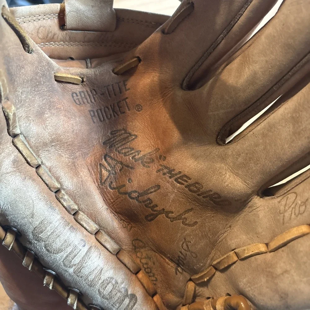 WILSON DETROIT TIGERS MARK THE BIRD FIDRYCH A2250 VINTAGE GLOVE RHT FAIR COND.